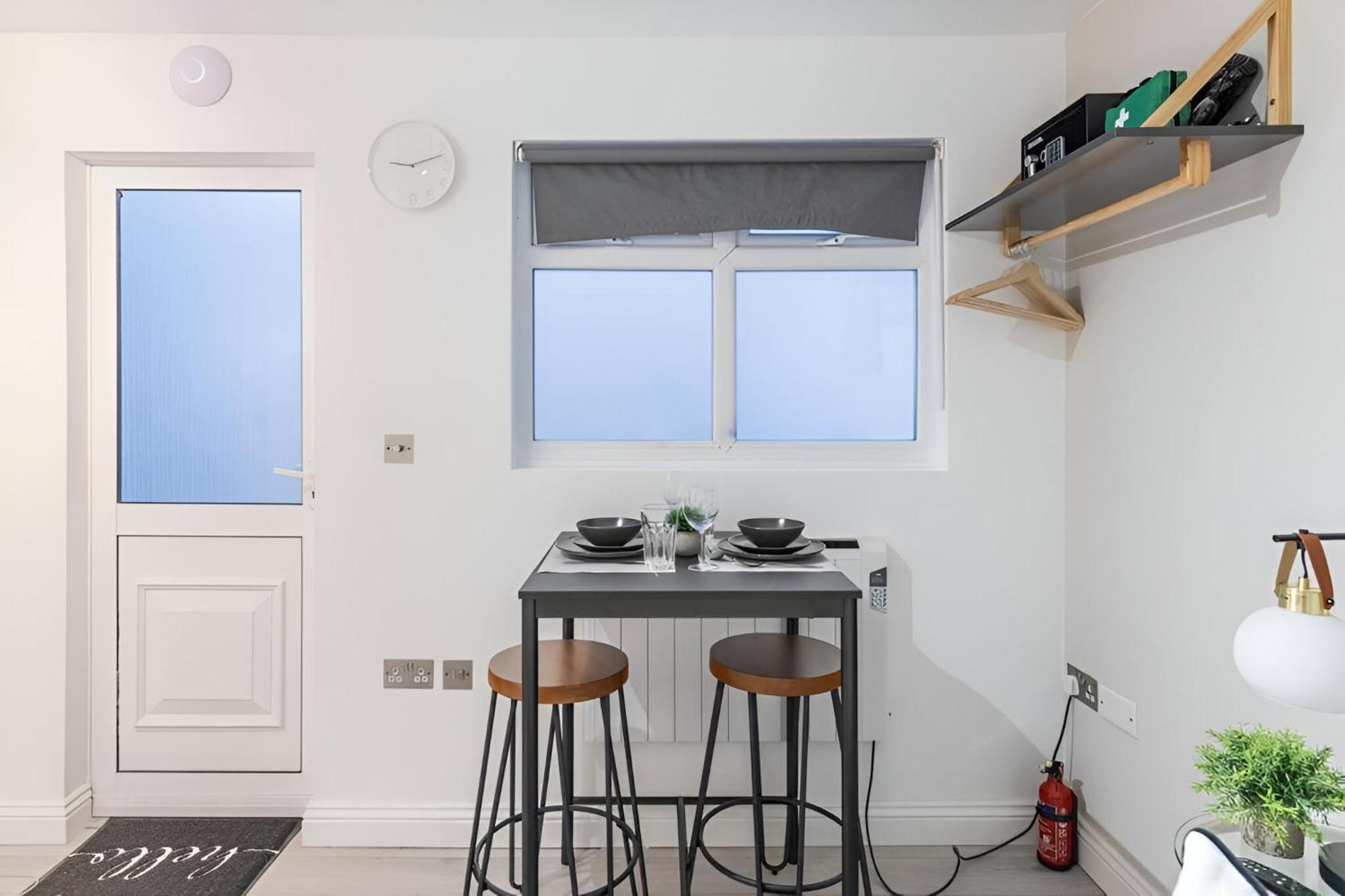 Cozy Vibes Minimalist Studio Stay ロンドン エクステリア 写真